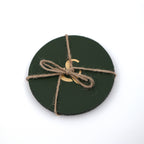 Base de copo verde cunho C&L dourado - 9cm