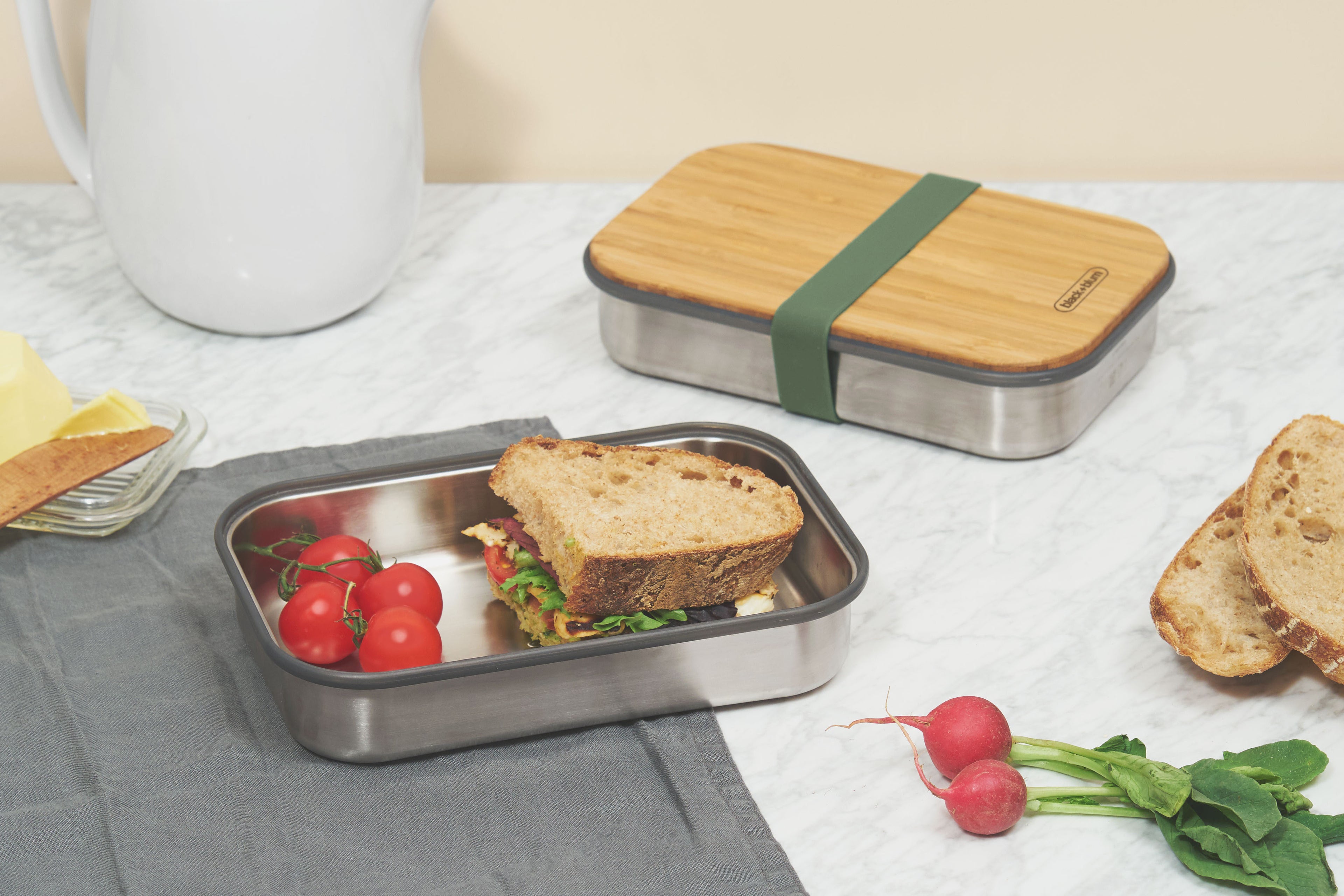 Large Sandwich Box / Bento Box in Stainless Steel Olive 900 ml Black + Blum